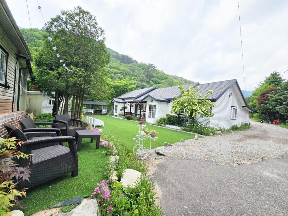 Pyeongchang Heungjeong Valley 409 Pension Exterior photo